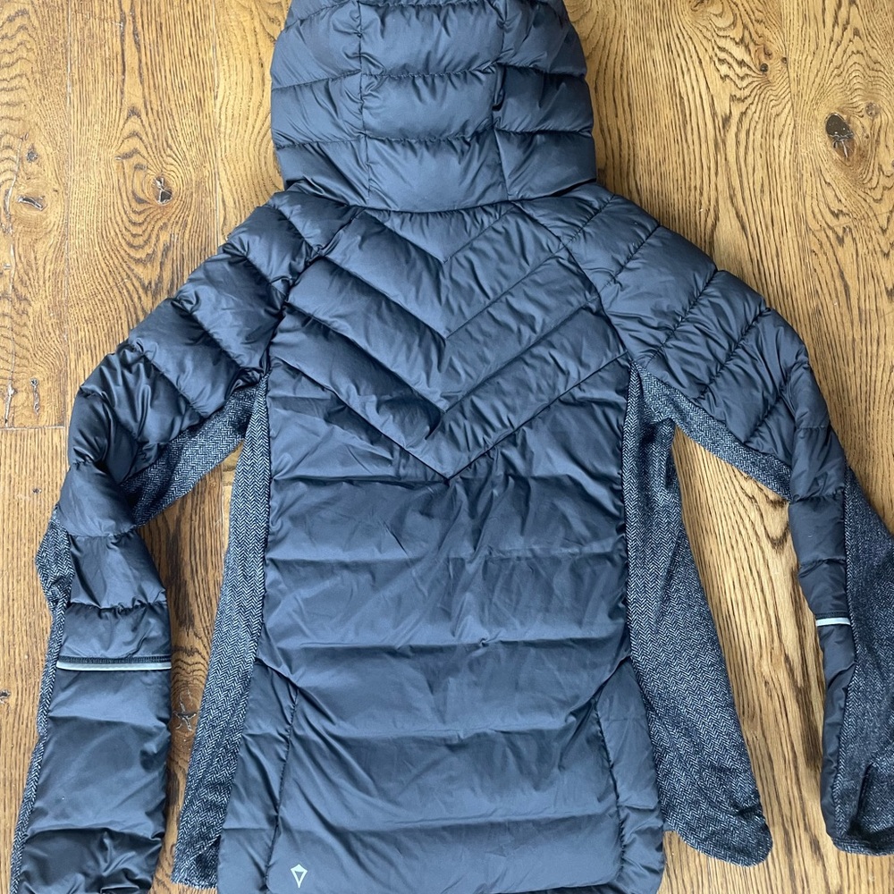 Ivivva pullover down jacket - Picture 2 of 2